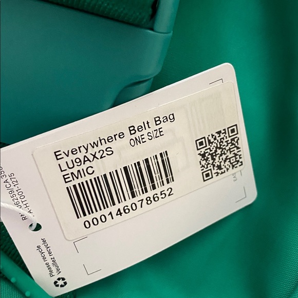 BNWT Lululemon Everywhere Belt Bag in Green - Picture 2 of 11